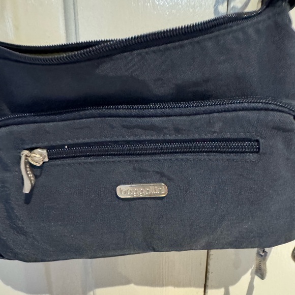 Secured Anti- left Baggallini   Crossbody  Bag - Picture 12 of 16